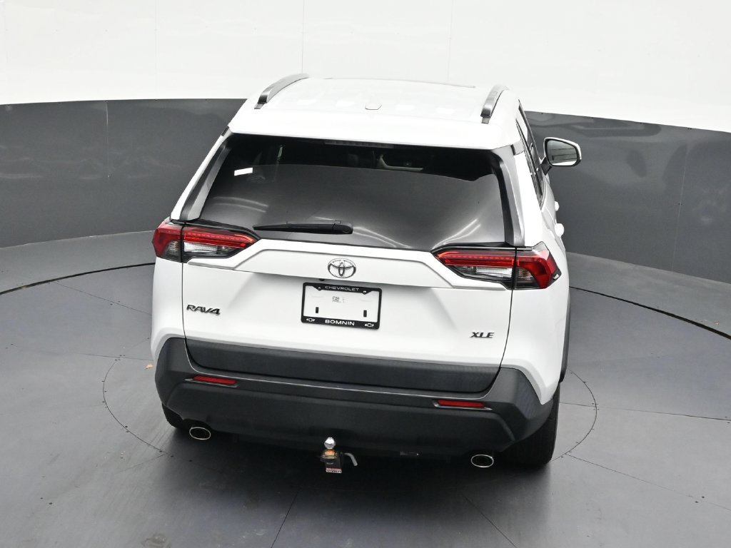Used 2022 Toyota RAV4 XLE w/ Convenience Package FWD image 21
