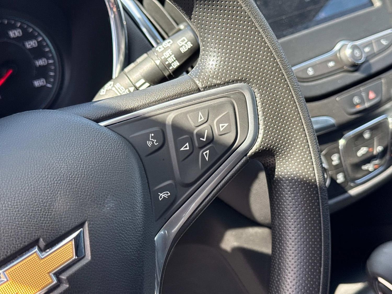 Used 2023 Chevrolet Equinox LT image 25