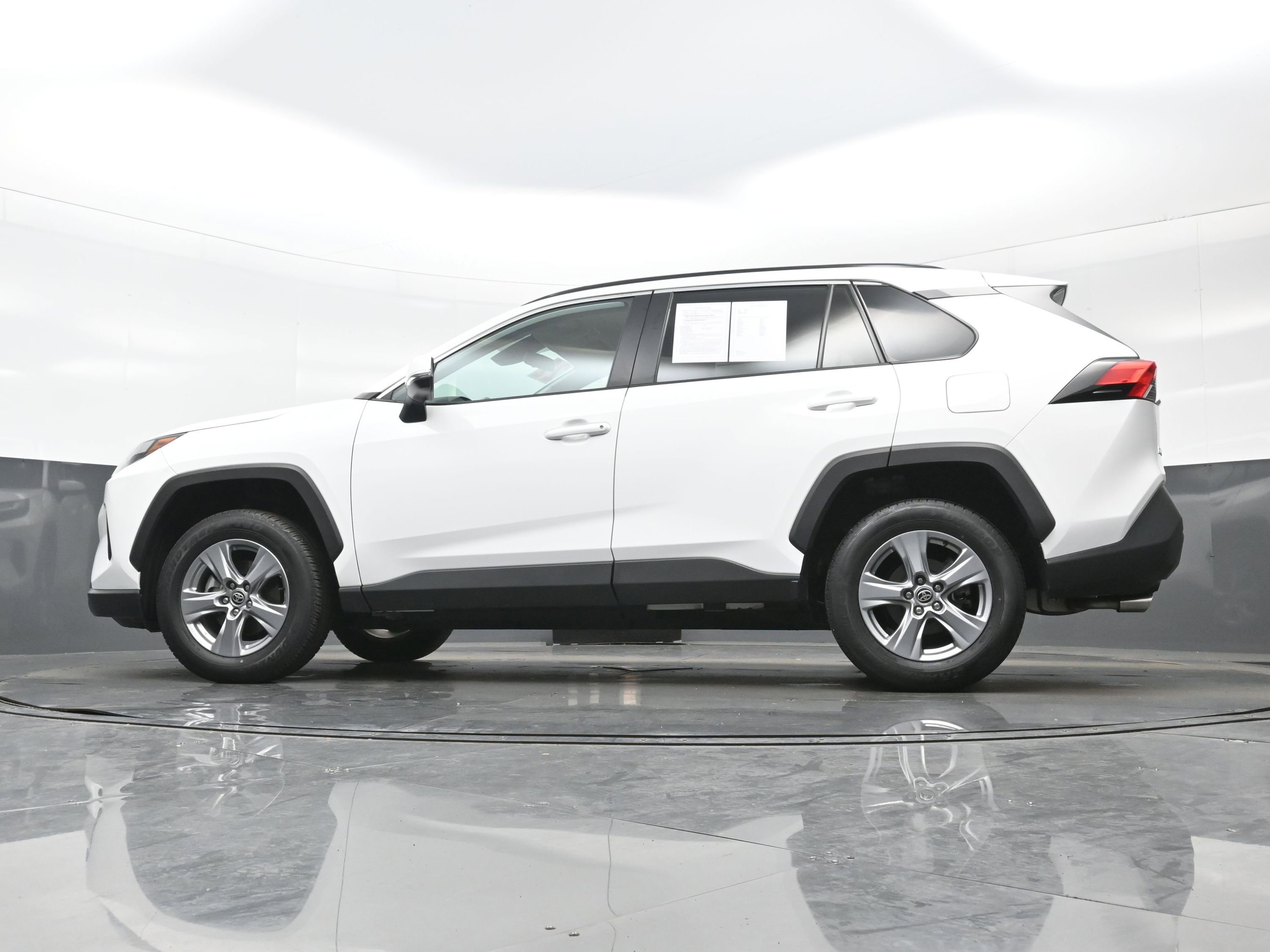 Used 2022 Toyota RAV4 XLE w/ XLE Grade Weather Package AWD/4WD image 29