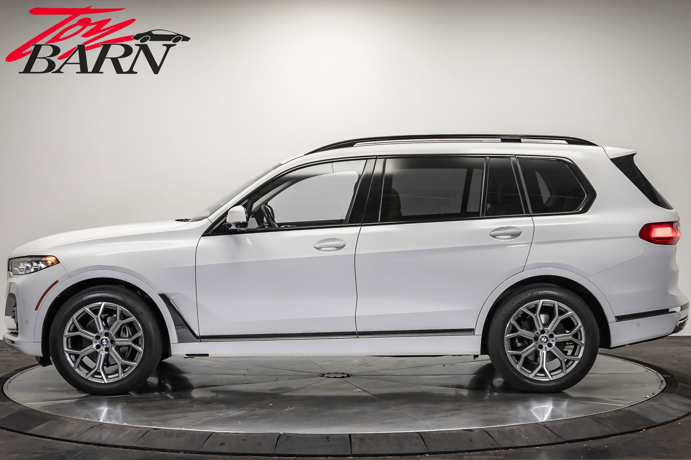 Used 2022 BMW X7 xDrive40i w/ Premium Package image 2
