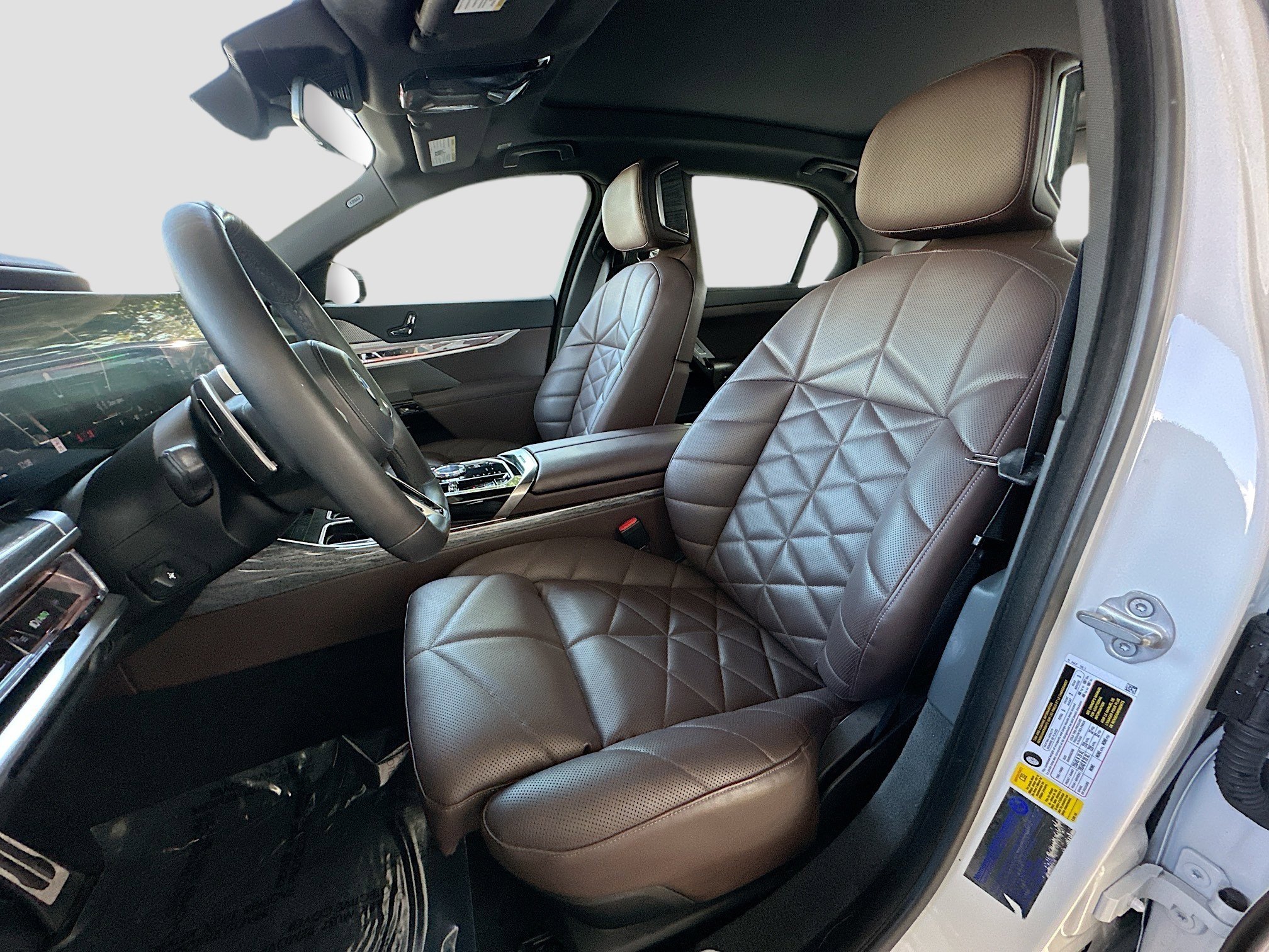 Used 2023 BMW 740i w/ Parking Assistance Package image 22