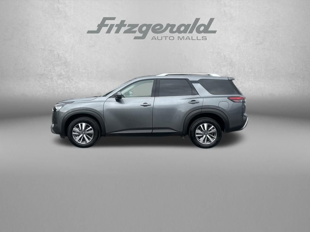 Used 2025 Nissan Pathfinder SL image 4