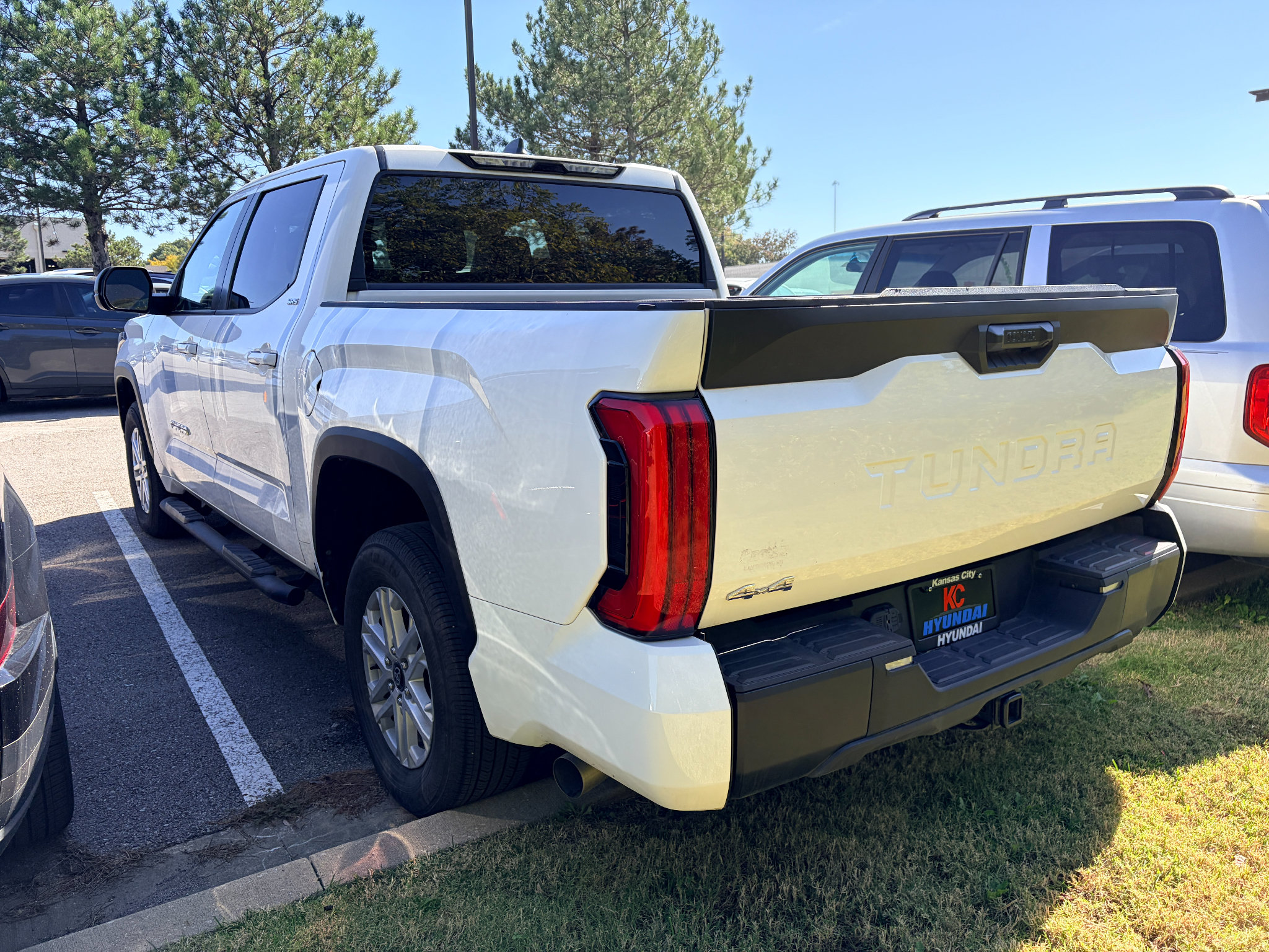 Used 2025 Toyota Tundra SR5 w/ SR5 Premium Package AWD/4WD image 3