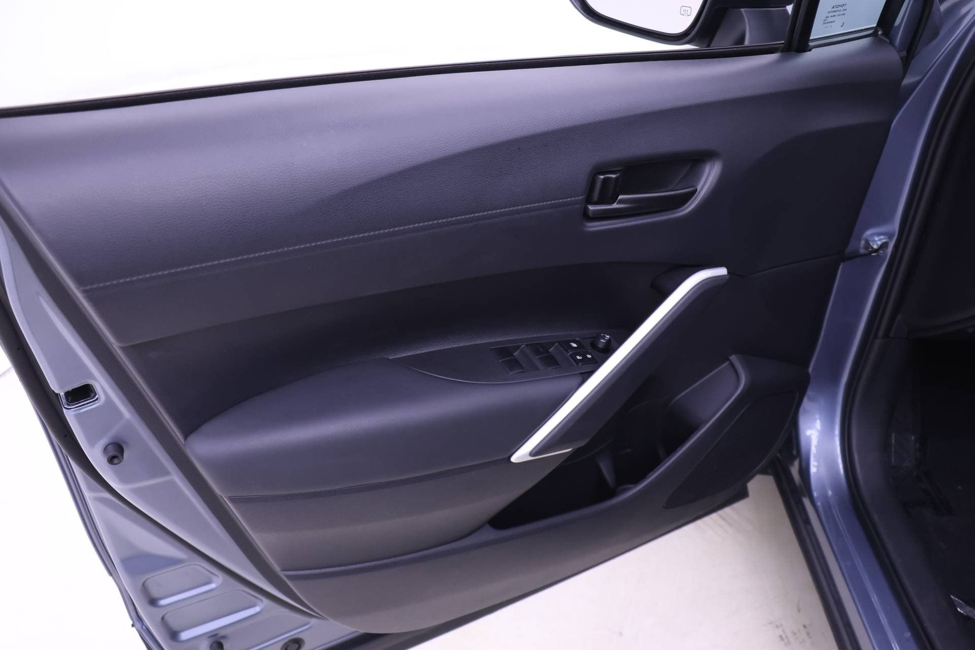 Certified 2025 Toyota Corolla Cross LE image 10