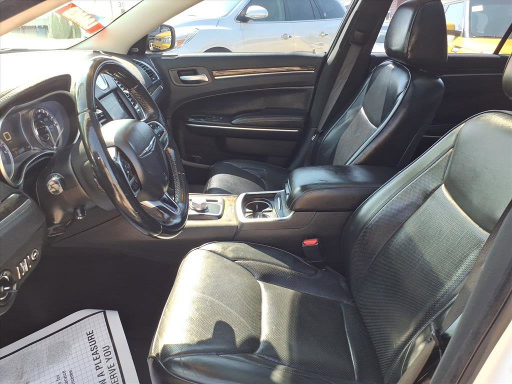 Used 2019 Chrysler 300 Limited image 3