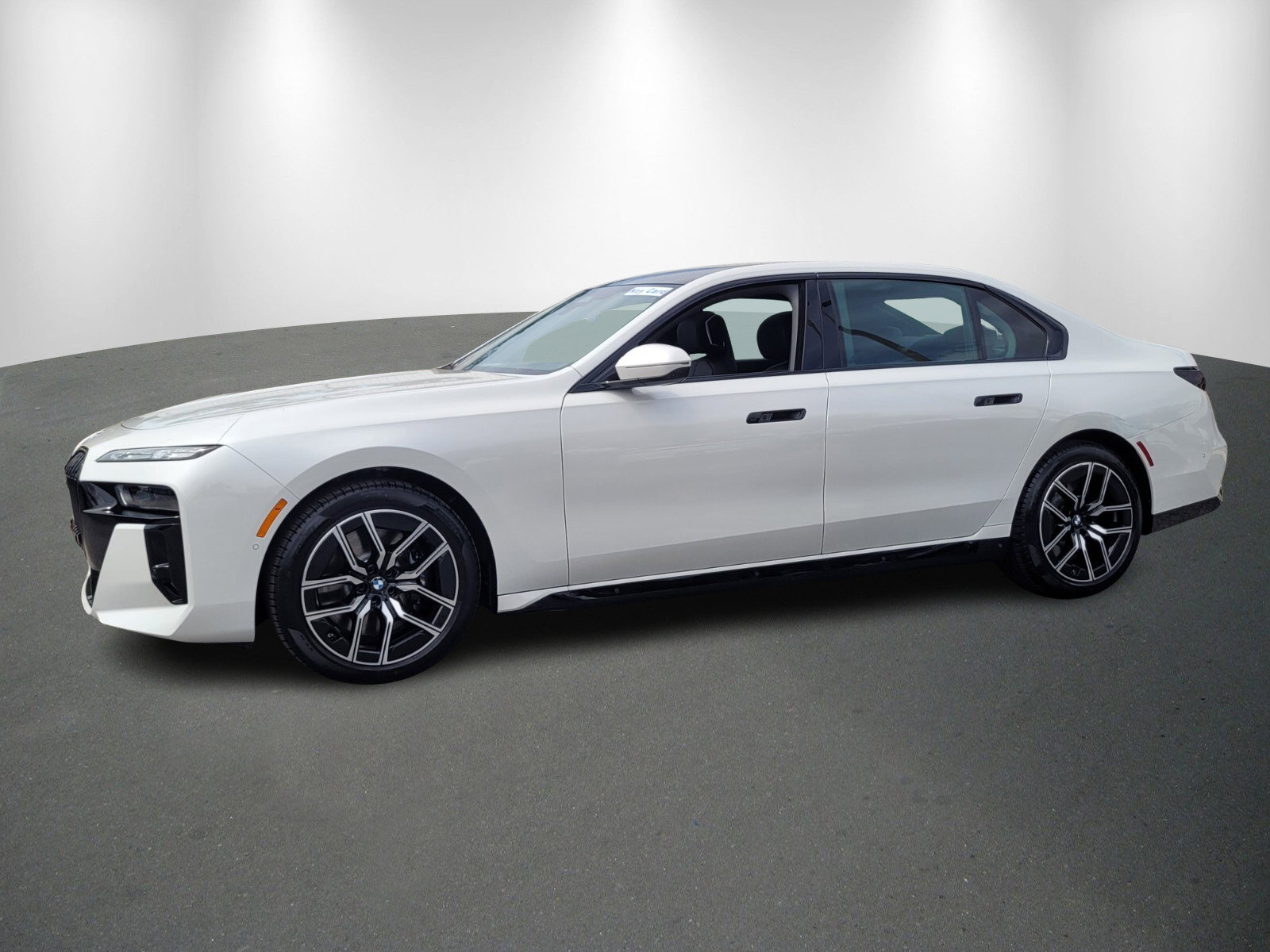 Used 2026 BMW 760i xDrive w/ Executive Package image 3
