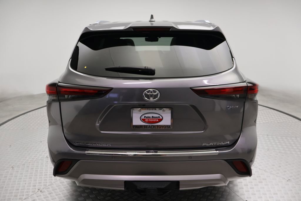 Certified 2025 Toyota Highlander Platinum AWD/4WD image 10