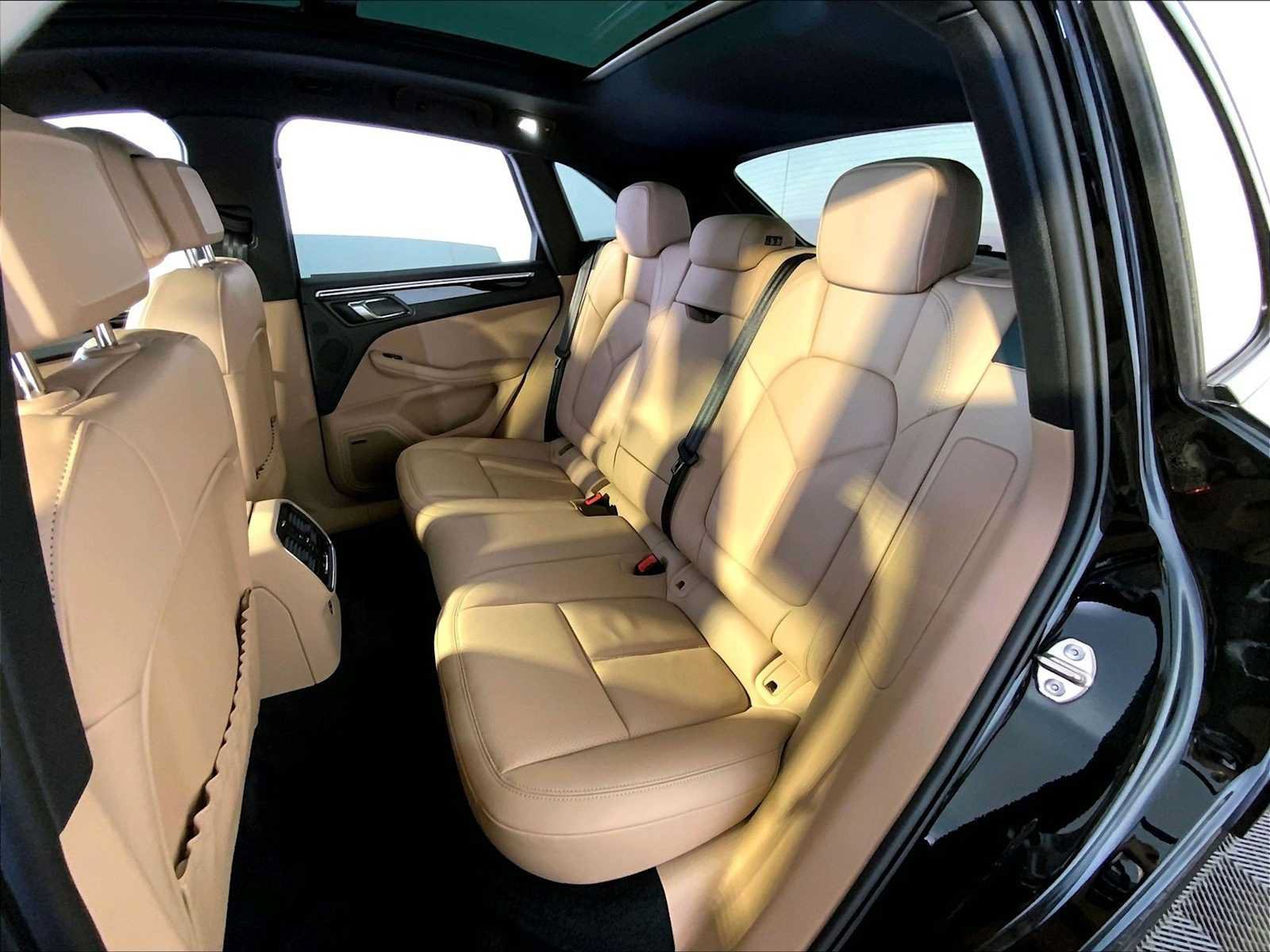 Certified 2023 Porsche Macan AWD/4WD image 24