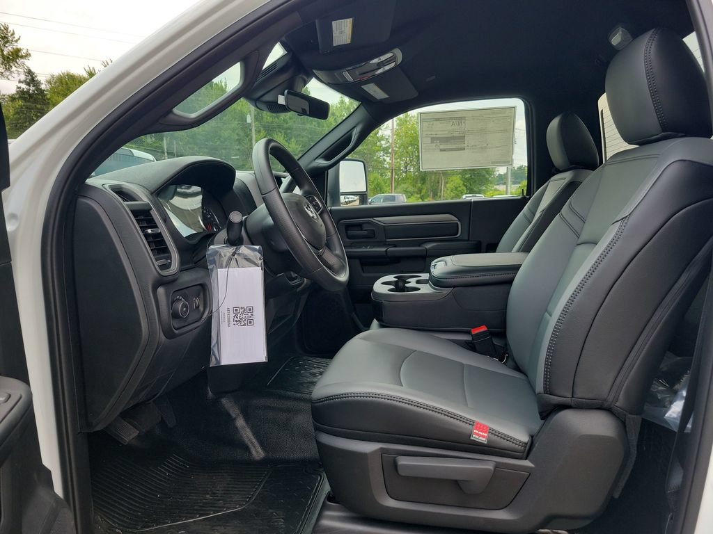 New 2026 RAM 5500 Tradesman AWD/4WD image 16
