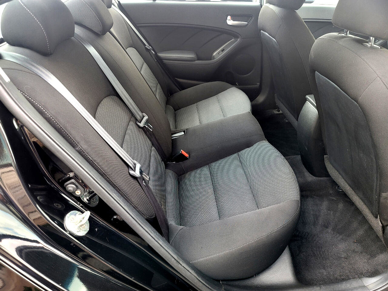 Used 2018 Kia Forte LX w/ LX Rear Camera Package image 11