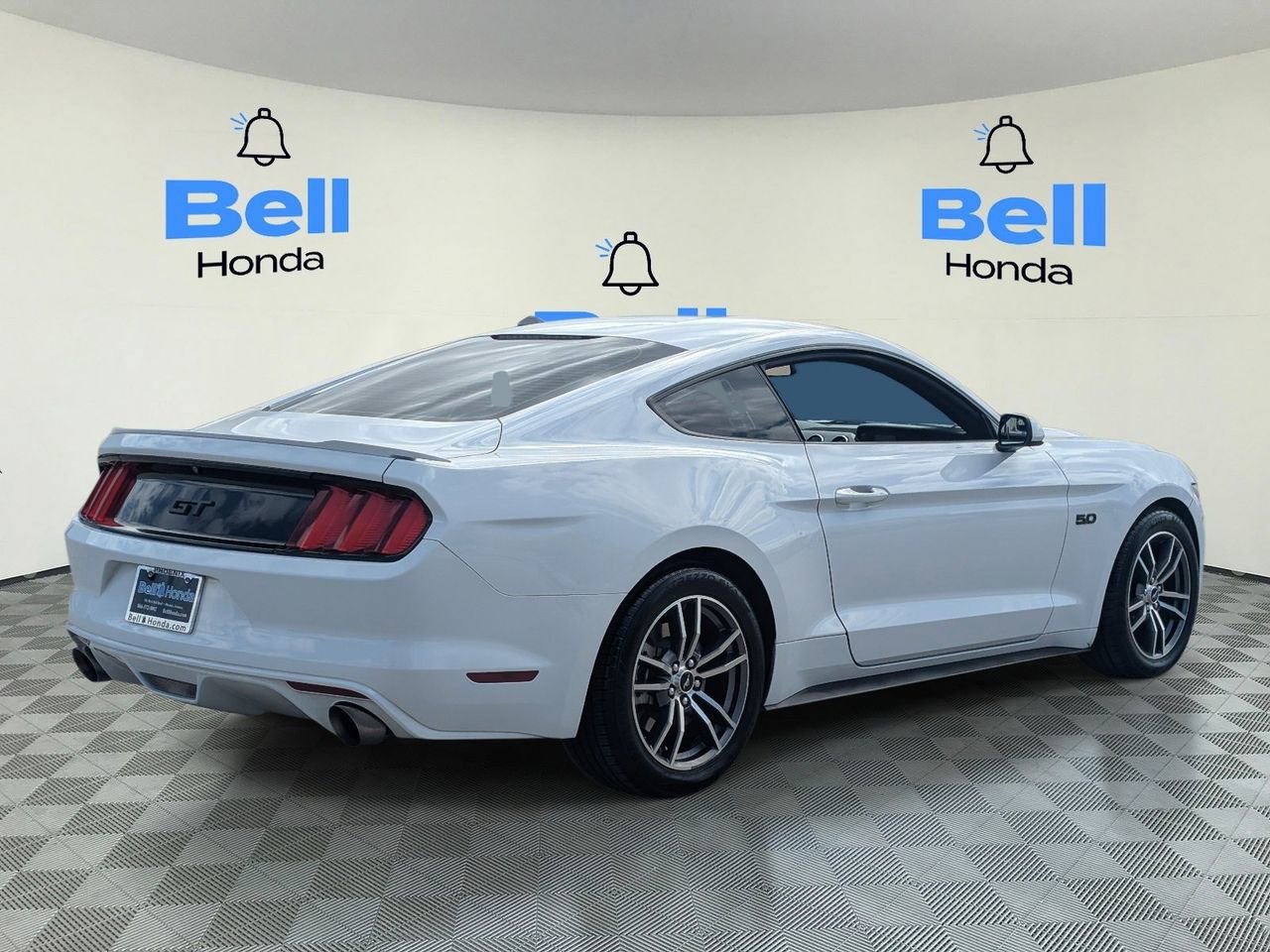 Used 2017 Ford Mustang GT RWD image 4