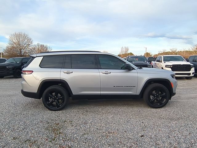 New 2025 Jeep Grand Cherokee L Limited w/ Black Appearance Package AWD/4WD image 6