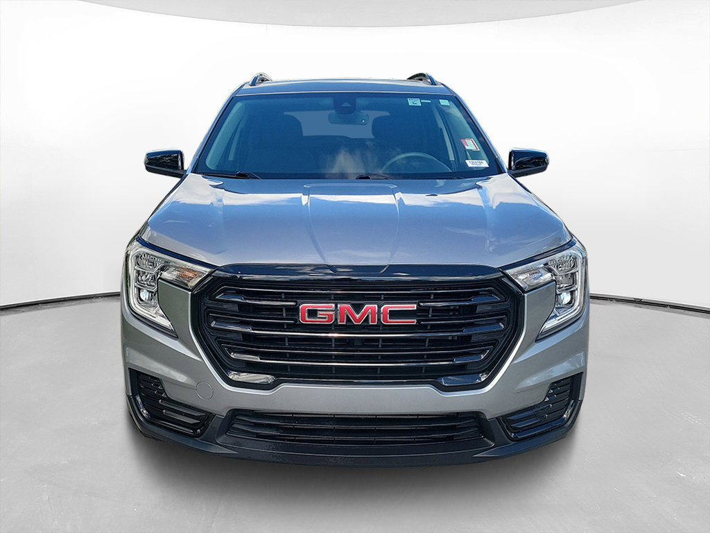 Used 2024 GMC Terrain SLE w/ Driver Convenience Package FWD image 2