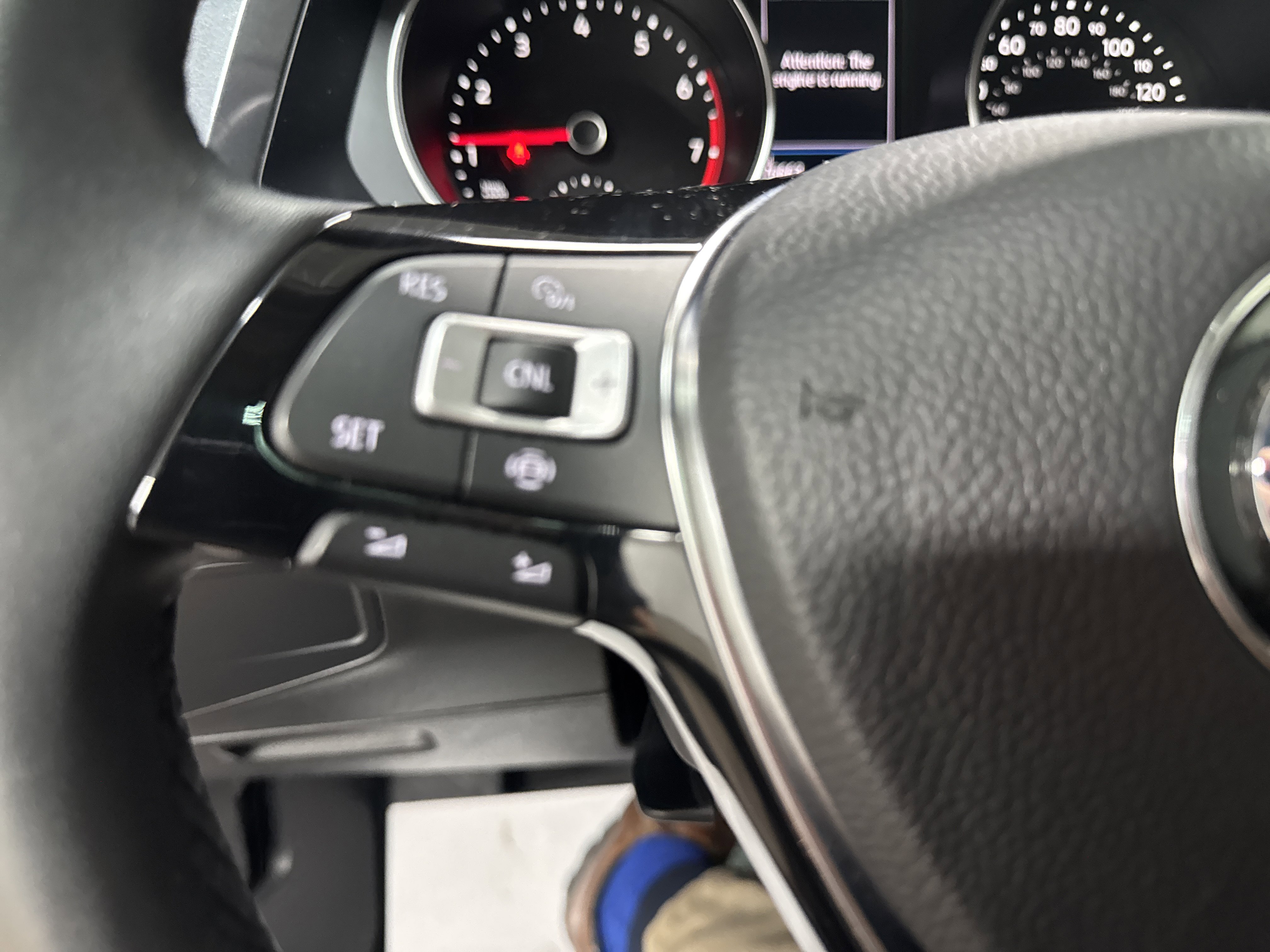 Used 2020 Volkswagen Tiguan SE w/ Panoramic Sunroof Package image 19