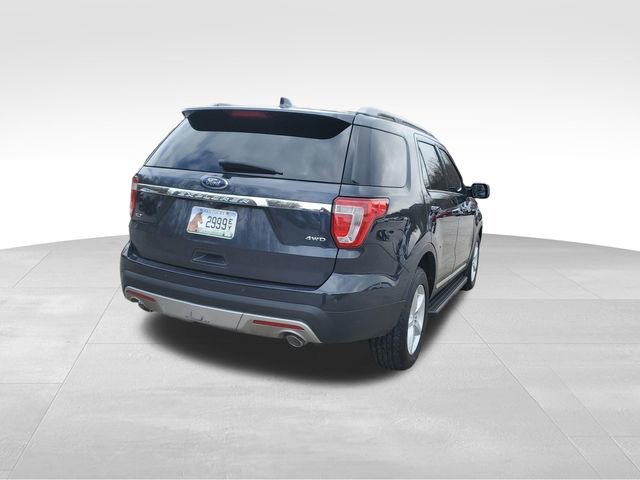 Used 2017 Ford Explorer XLT image 4