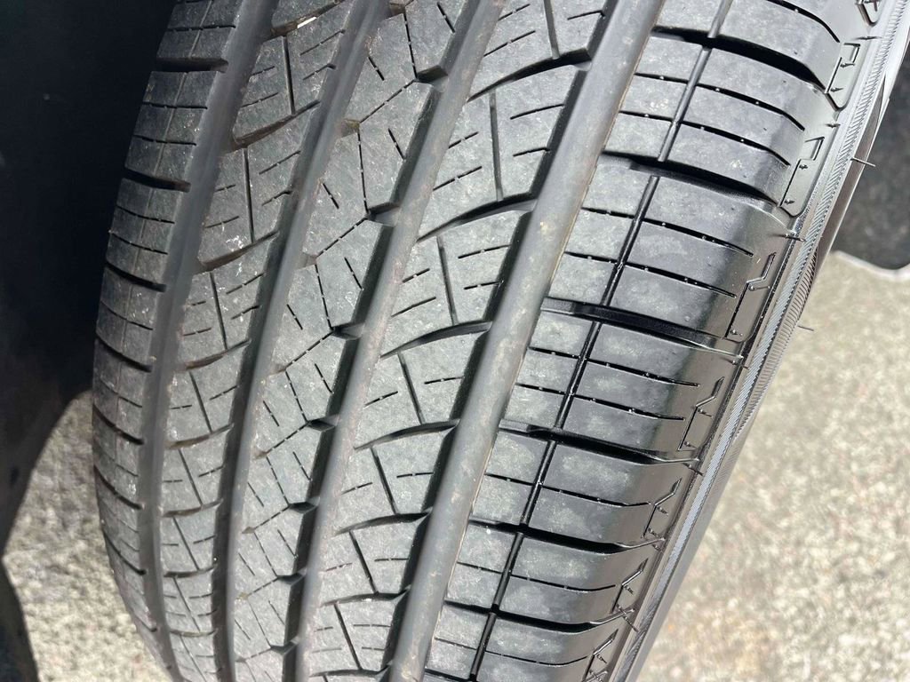 Used 2024 Chrysler Pacifica Touring-L image 37