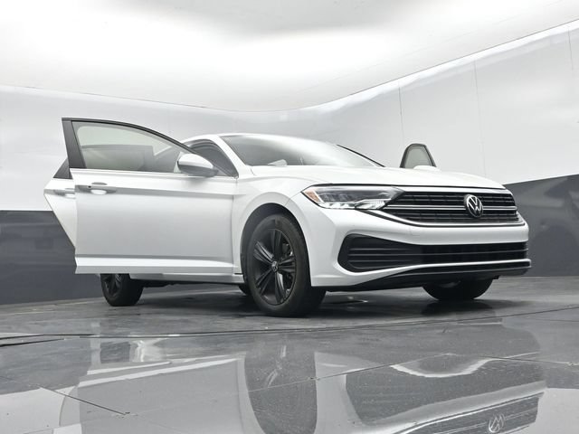 Used 2024 Volkswagen Jetta SE FWD image 67