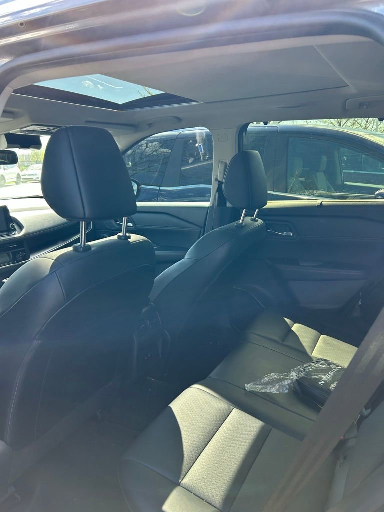 Used 2024 Nissan Rogue SV w/ SV Premium Package image 6