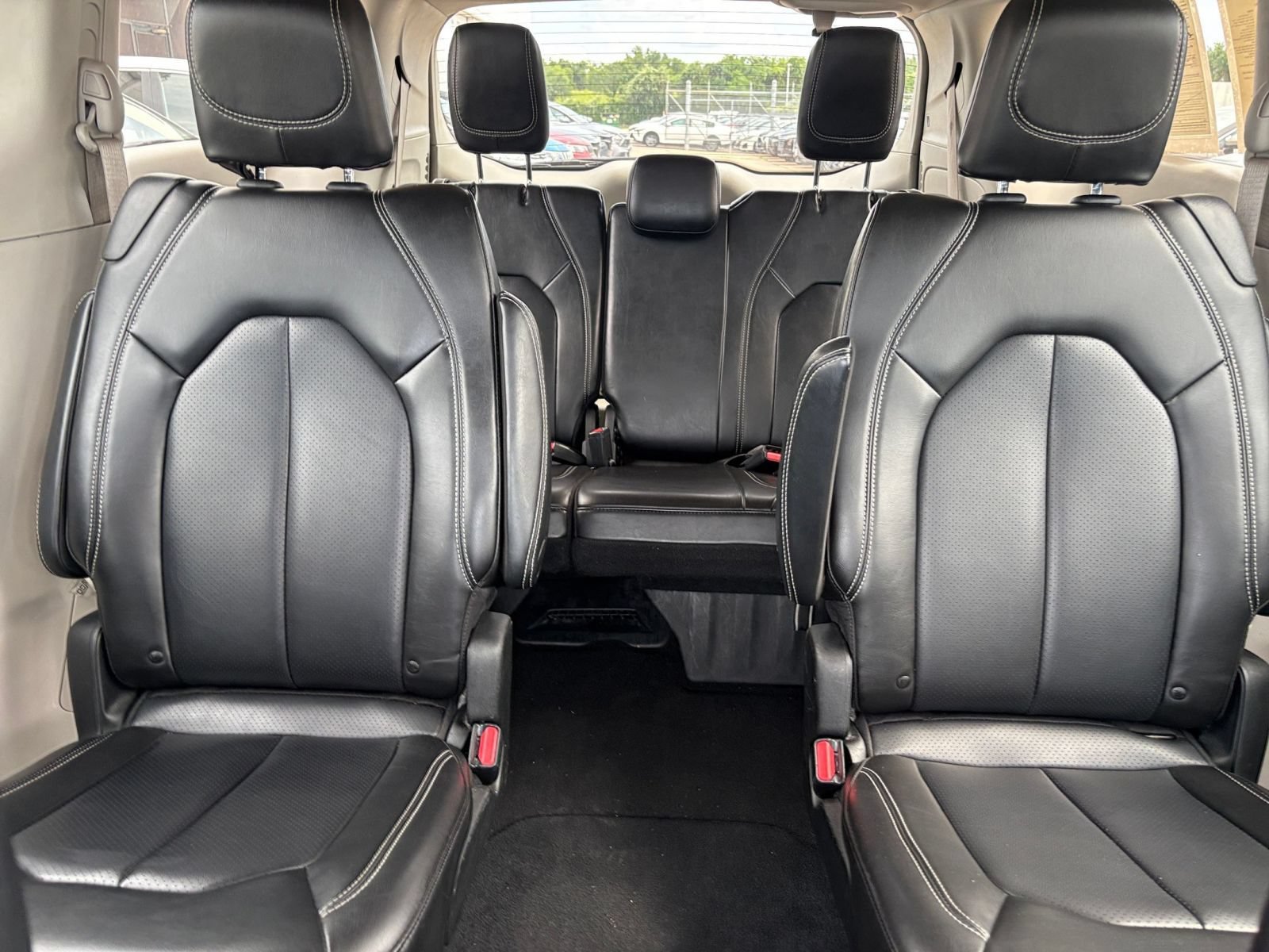 Used 2023 Chrysler Pacifica Touring-L FWD image 41