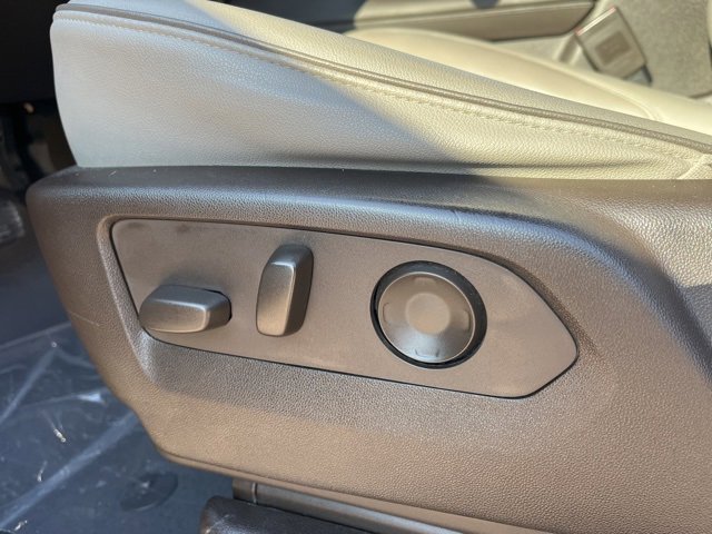 Used 2021 GMC Yukon SLT w/ SLT Premium Package image 17