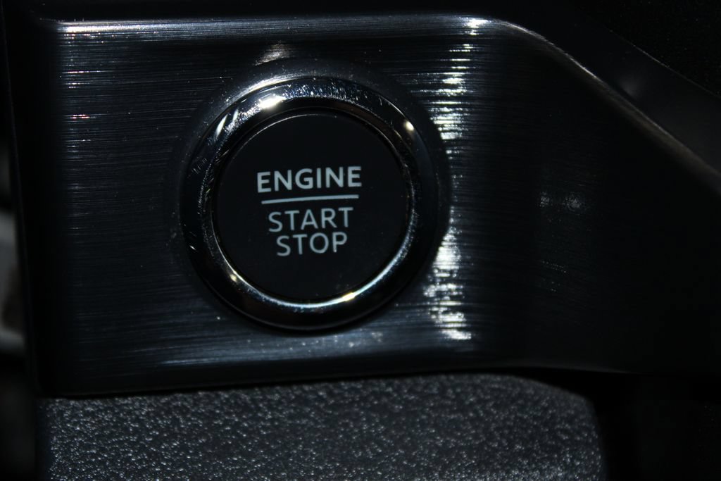 Used 2025 Ford F250 Lariat w/ Black Appearance Package AWD/4WD image 41