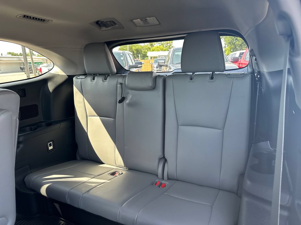 Used 2023 Toyota Highlander XLE FWD image 16