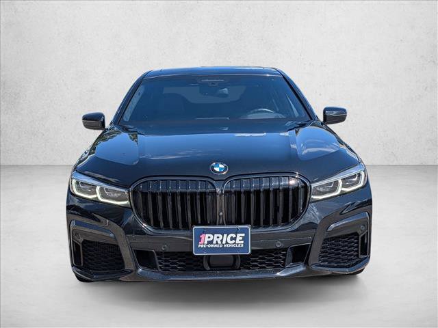 Used 2022 BMW M760i xDrive w/ Luxury Rear Seating Package AWD/4WD video 2