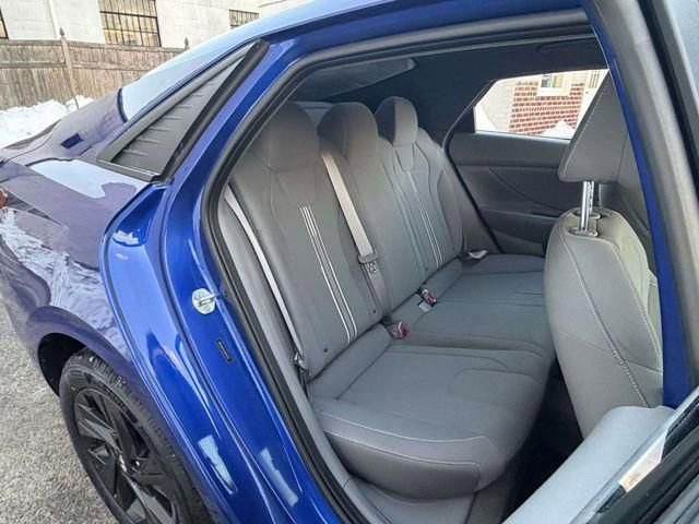 Used 2021 Hyundai Elantra SEL image 15