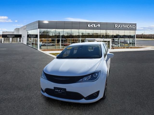 Used 2018 Chrysler Pacifica Touring Plus w/ S Appearance Package FWD image 7