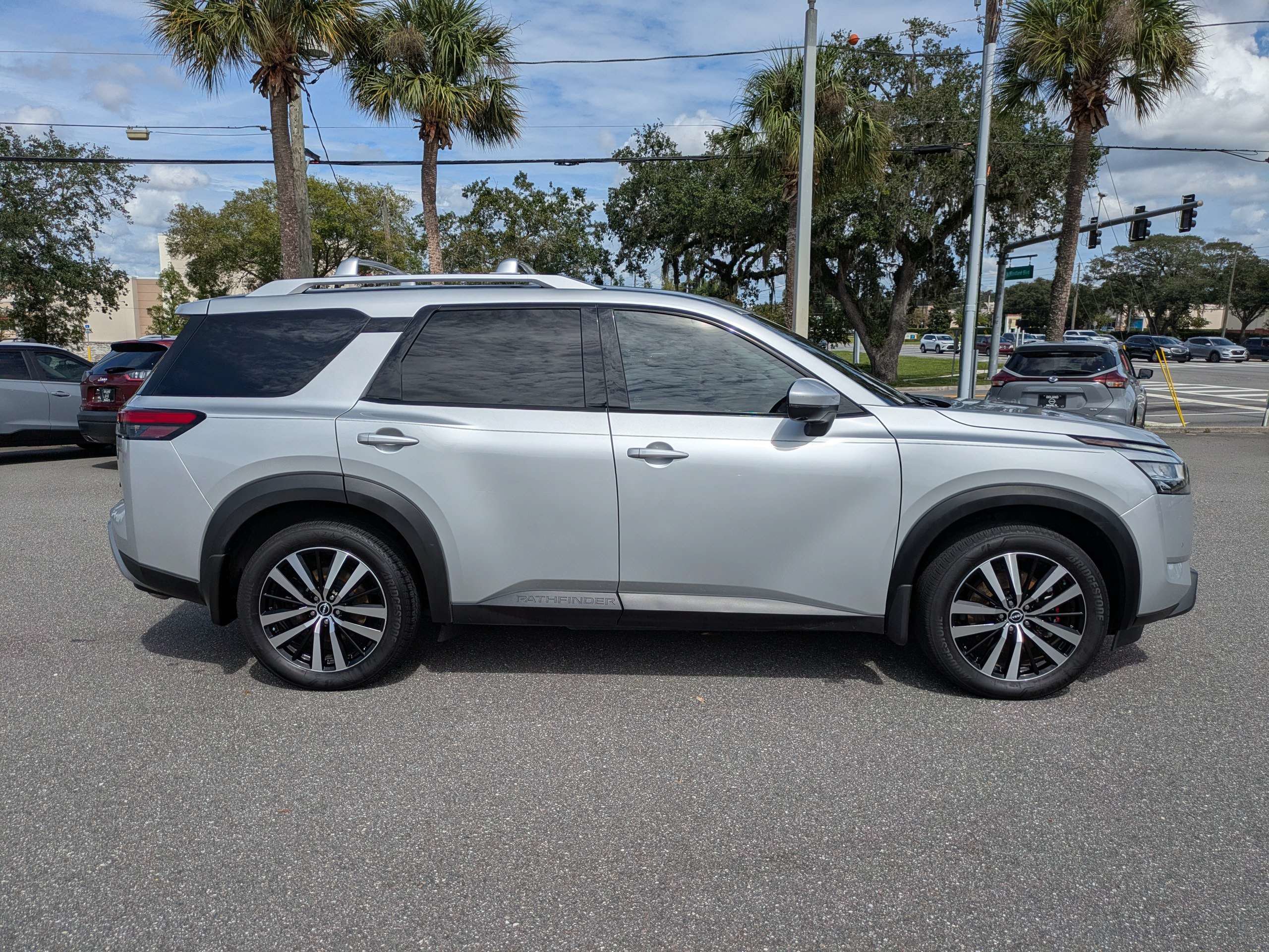 Used 2023 Nissan Pathfinder Platinum AWD/4WD image 3