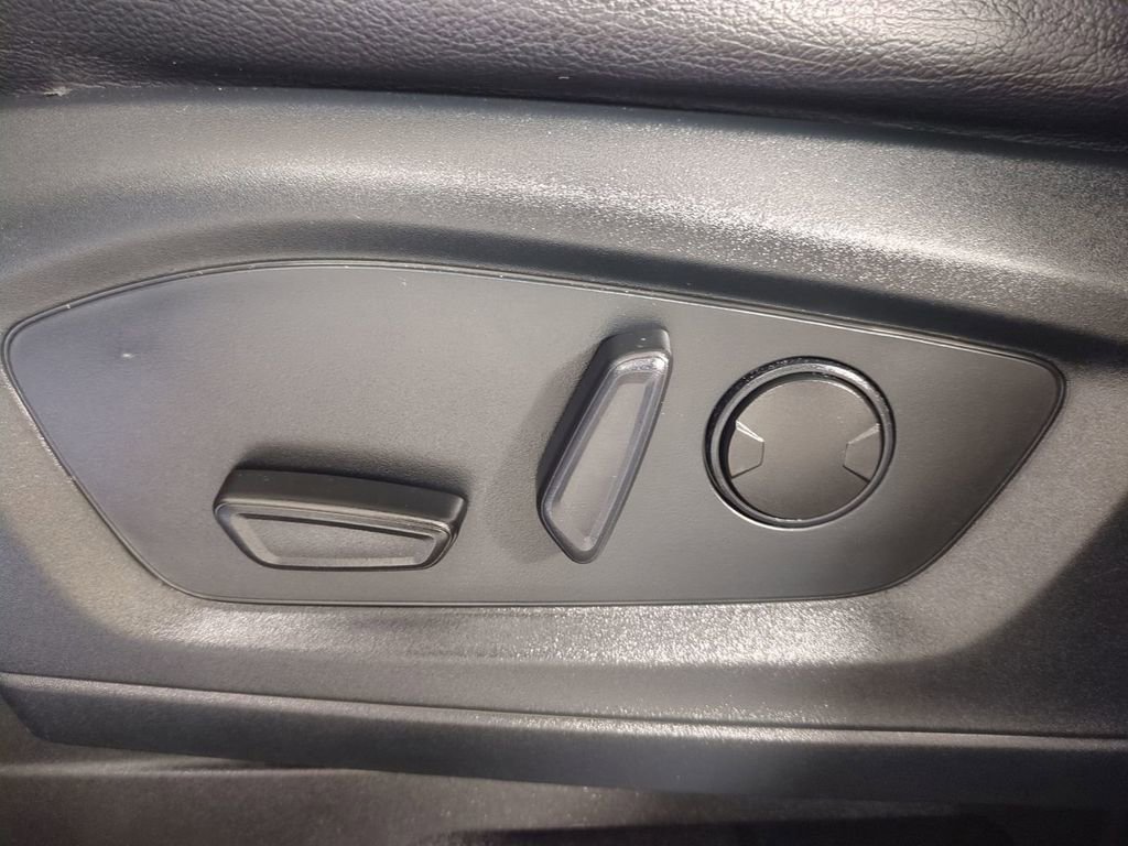 Used 2020 Ford Explorer XLT image 23