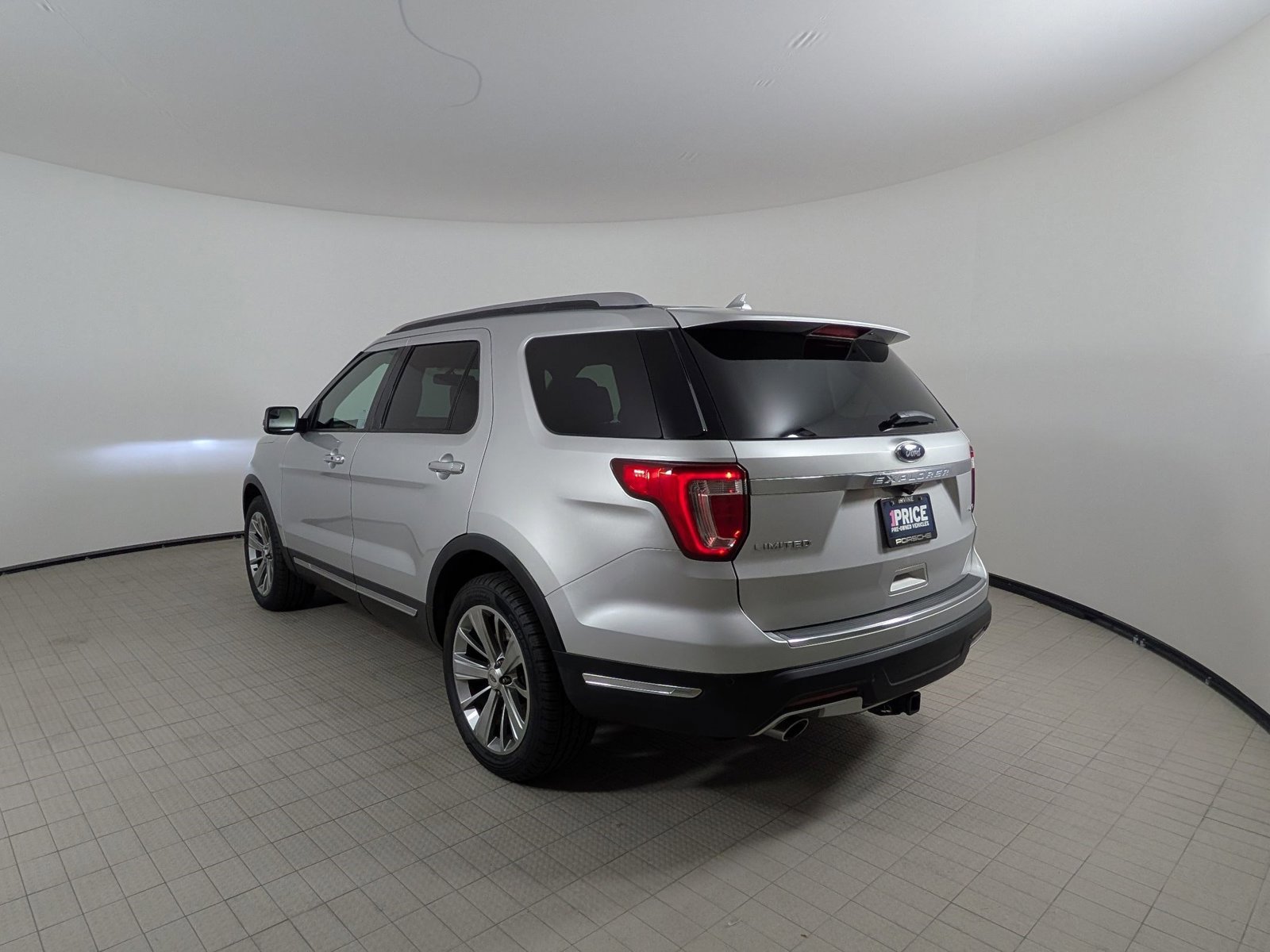Used 2018 Ford Explorer Limited AWD/4WD image 3