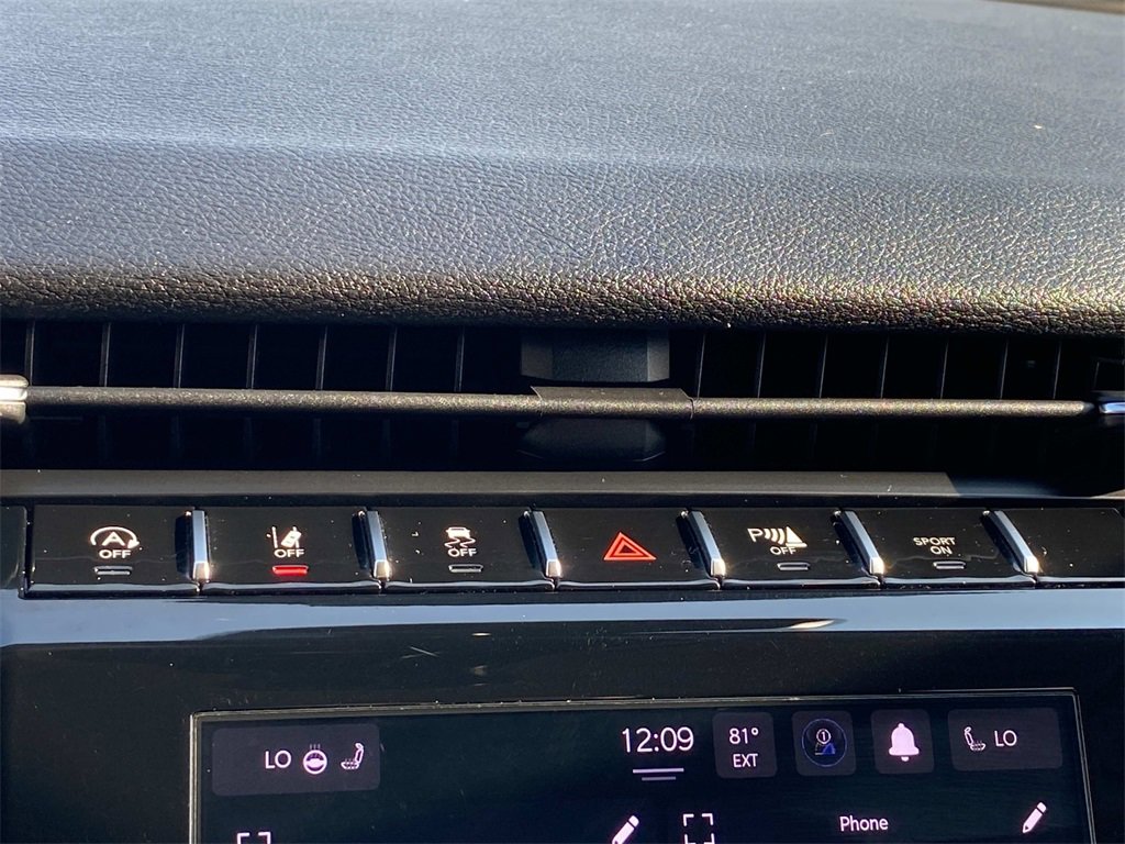 Used 2023 Jeep Grand Cherokee L Laredo w/ Luxury Tech Group I image 31