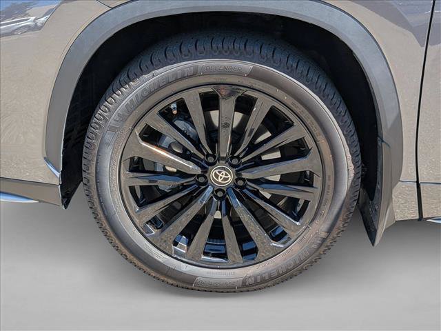Used 2023 Toyota Highlander XSE FWD image 24