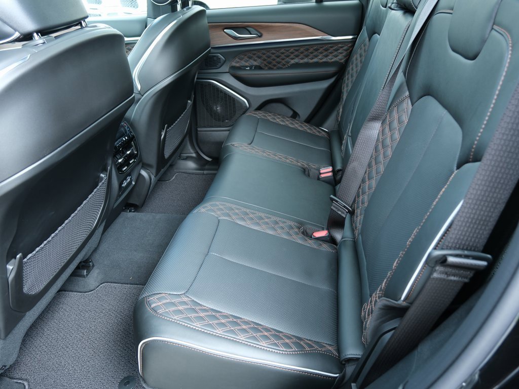 New 2025 Jeep Grand Cherokee Summit image 33