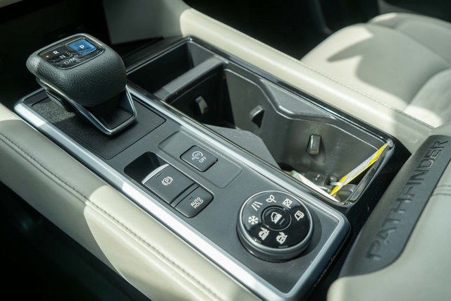 Used 2022 Nissan Pathfinder SV AWD/4WD image 36