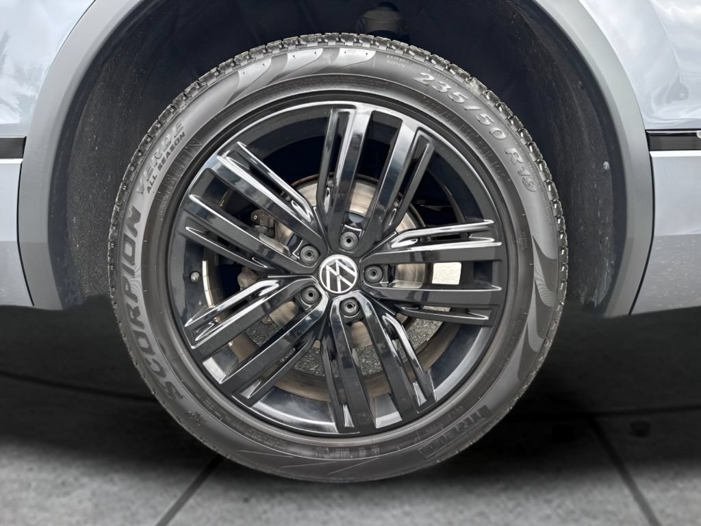 Used 2022 Volkswagen Tiguan SE R-Line AWD/4WD image 34