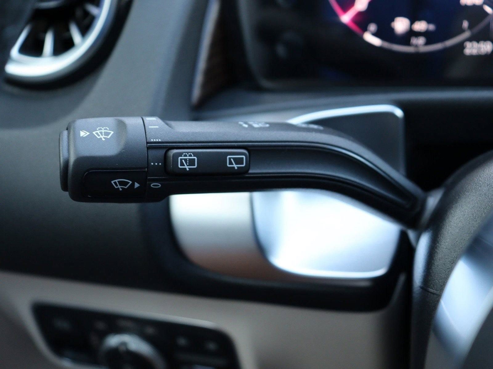 Used 2025 Mercedes-Benz GLB 250 image 37