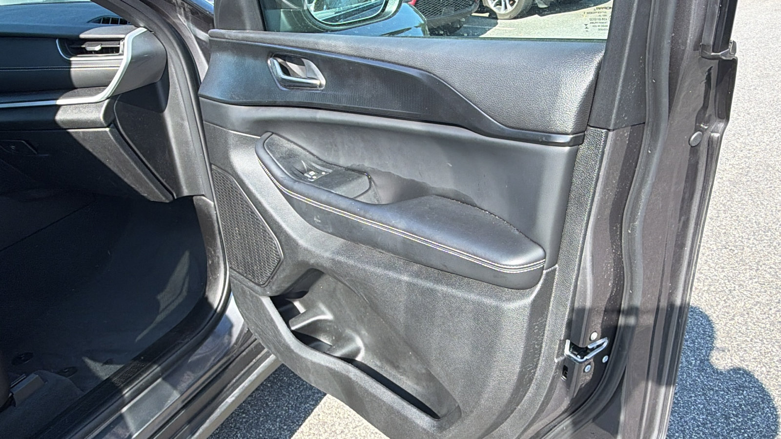 Used 2025 Jeep Grand Cherokee Laredo X RWD image 19