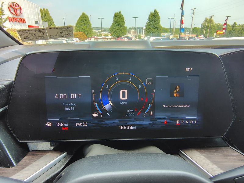 Used 2025 Chevrolet Tahoe Premier AWD/4WD image 16