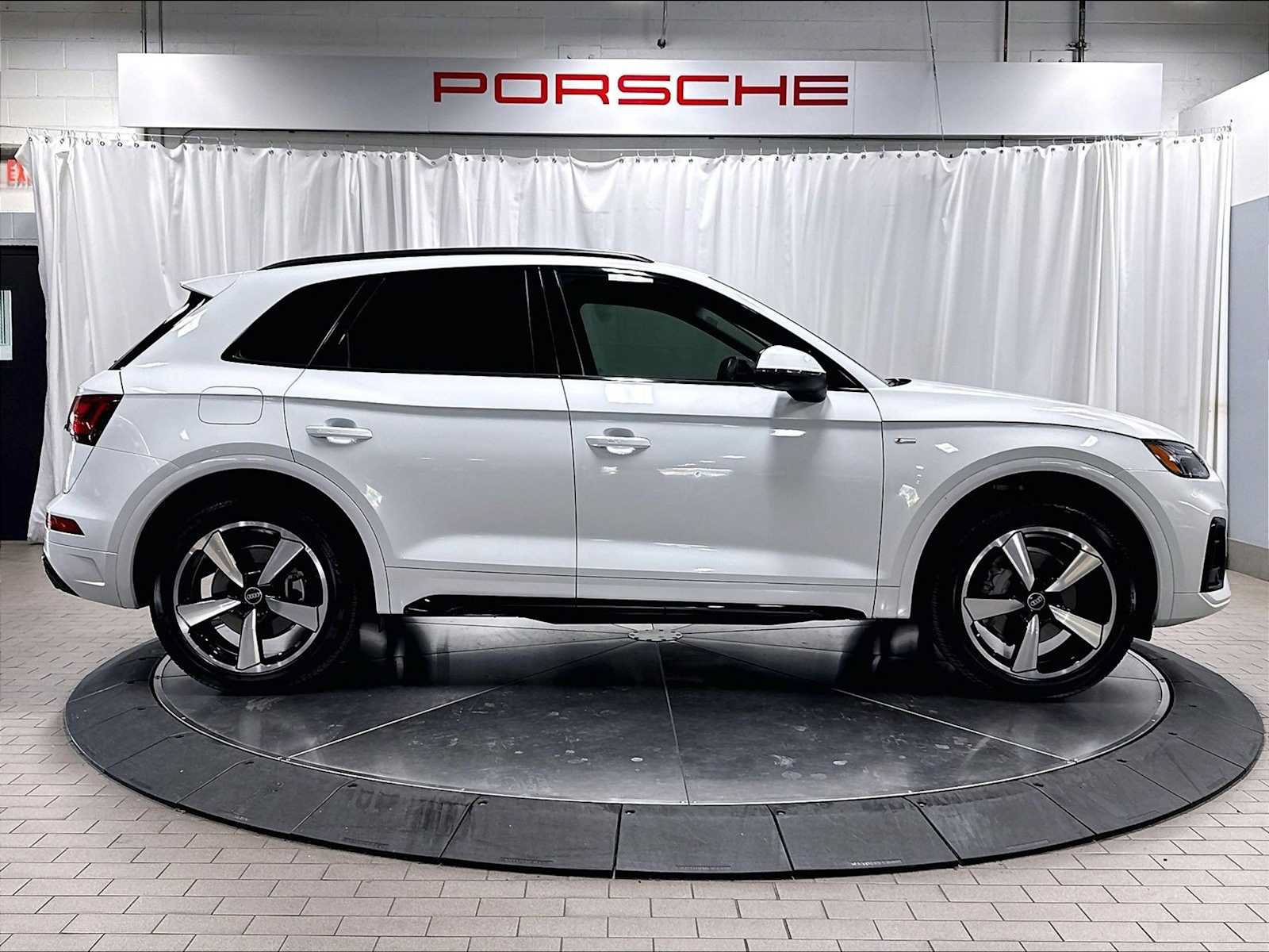 Used 2023 Audi Q5 2.0T Premium Plus w/ Premium Plus Package AWD/4WD image 11