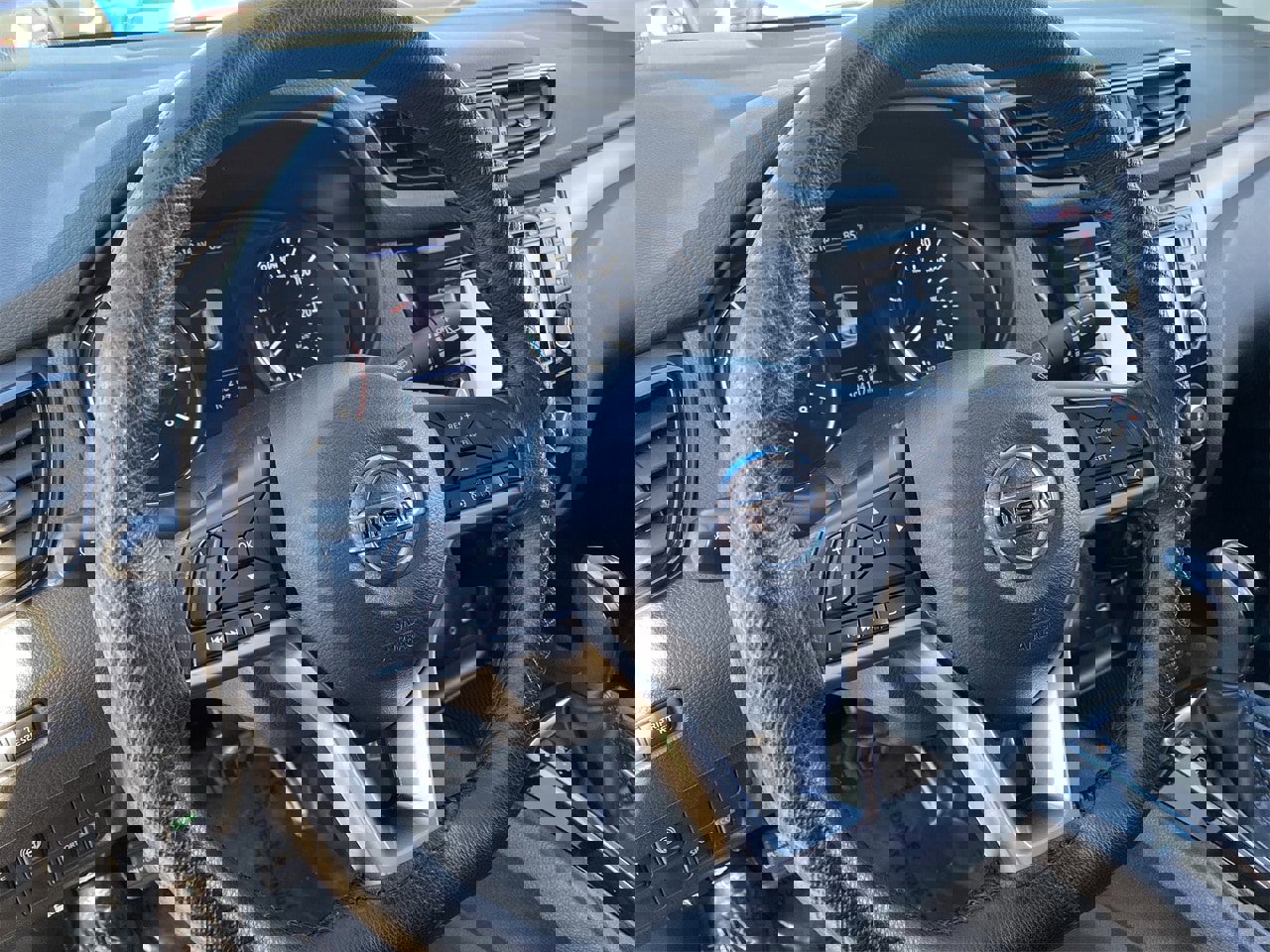 Used 2021 Nissan Rogue Sport S image 23