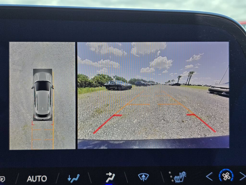 Certified 2025 Chevrolet Equinox EV LT FWD image 24