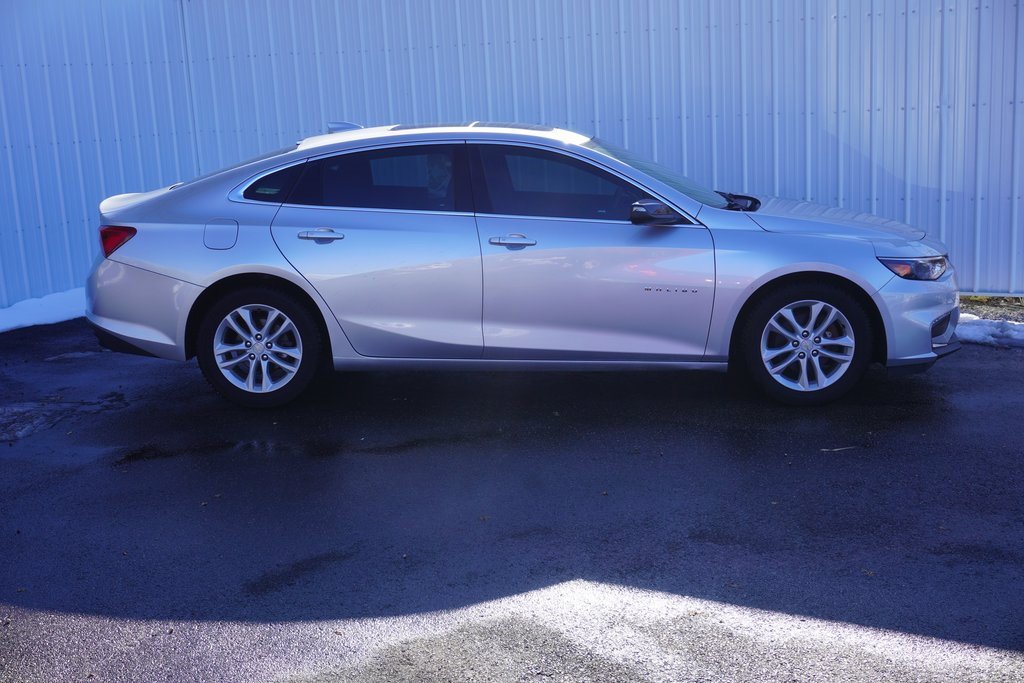 Used 2016 Chevrolet Malibu LT image 2