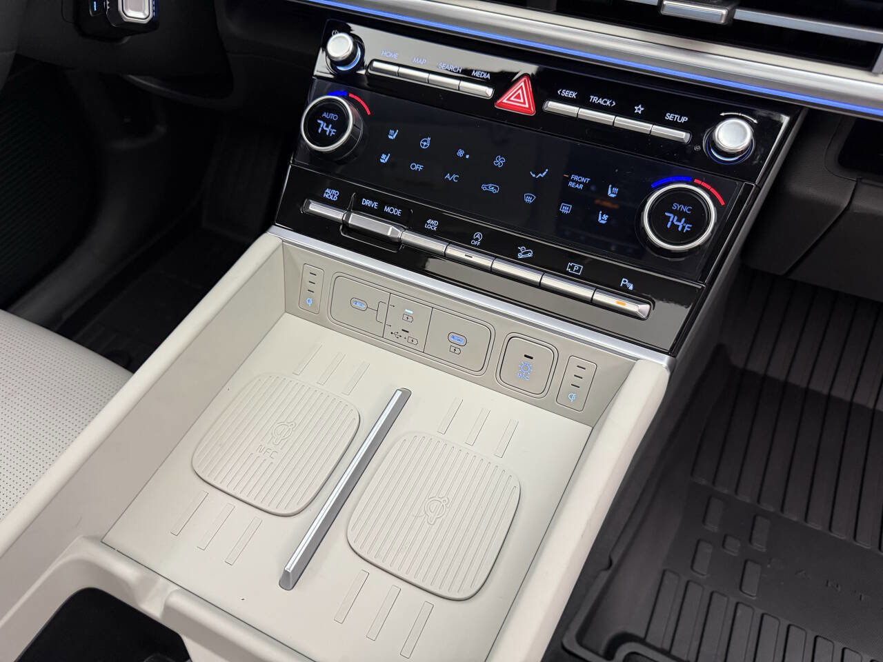 Used 2024 Hyundai Santa Fe Calligraphy image 17