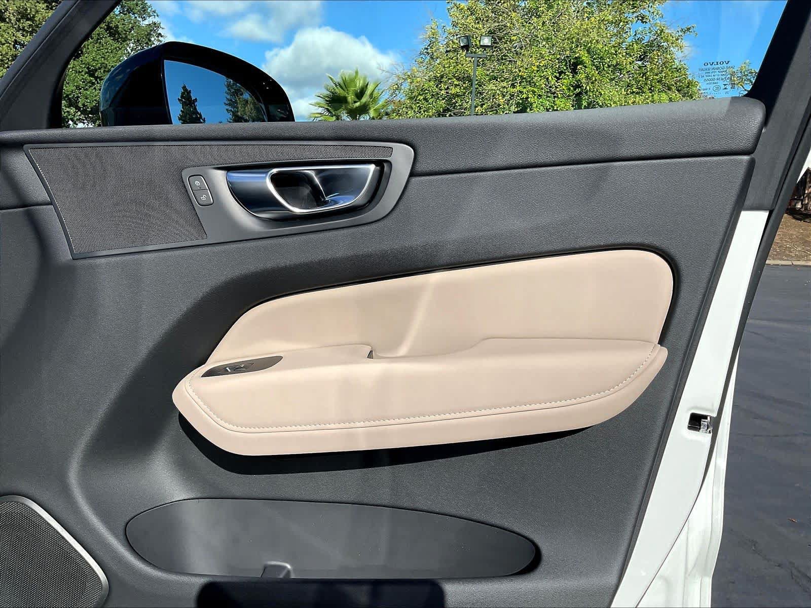 New 2026 Volvo XC60 B5 Plus w/ Protection Package Premier AWD/4WD image 30