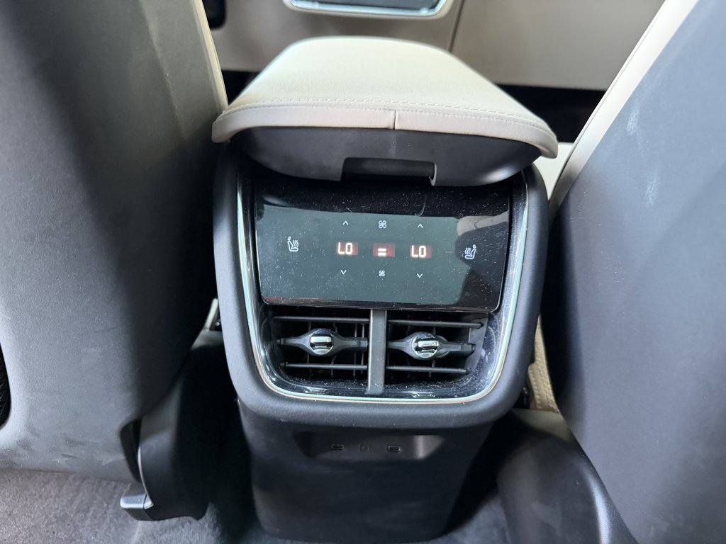 Used 2025 Volvo EX90 Plus w/ Protection Package Premier AWD/4WD image 35