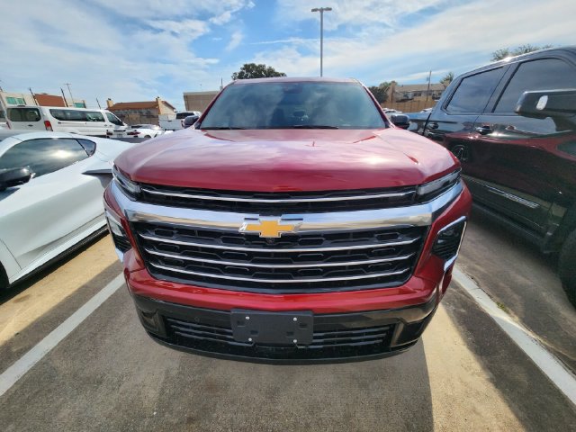 Used 2026 Chevrolet Traverse High Country w/ LPO, Floor Liner Package FWD image 2