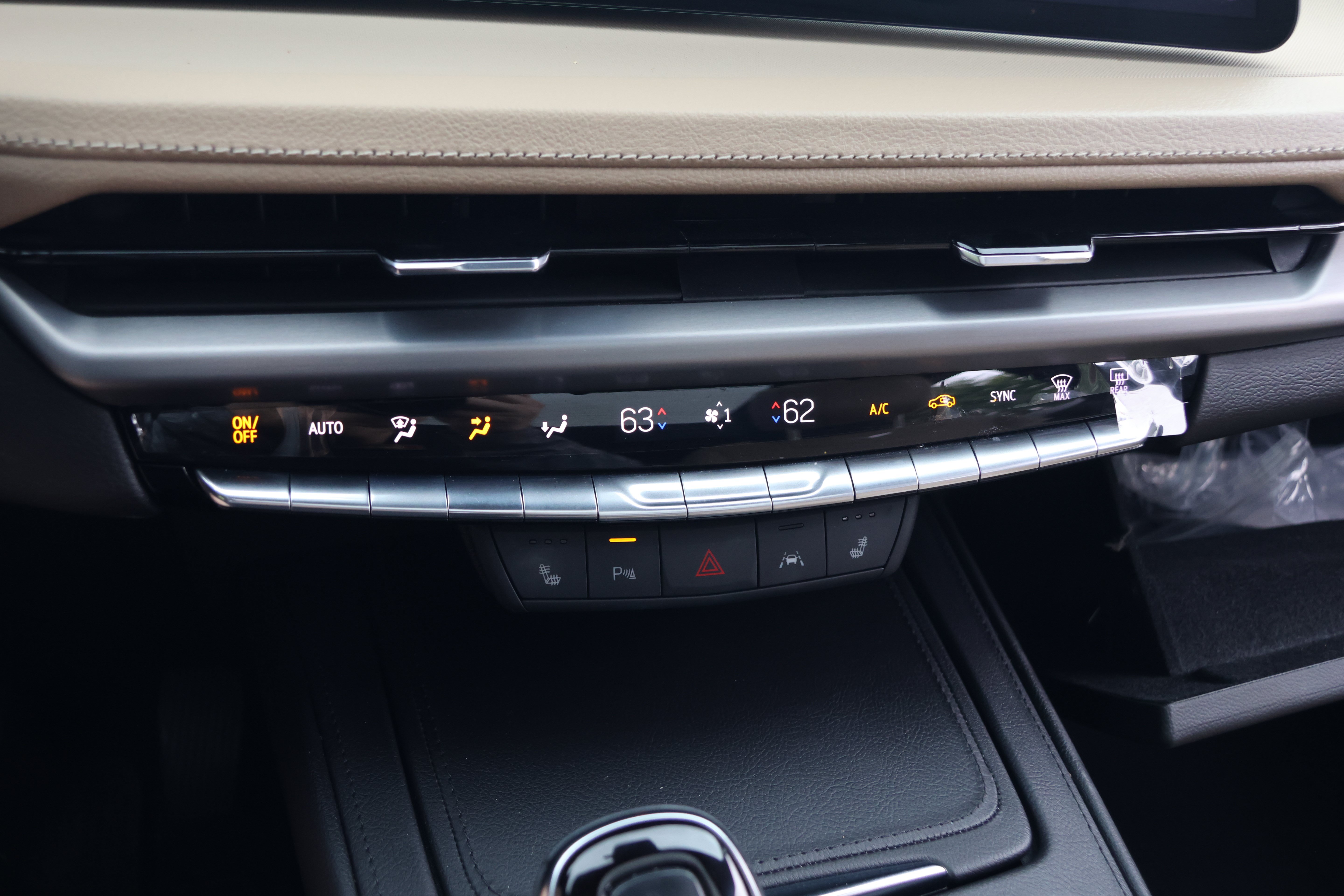 Used 2024 Cadillac XT4 Luxury w/ Cold Weather Package AWD/4WD image 26