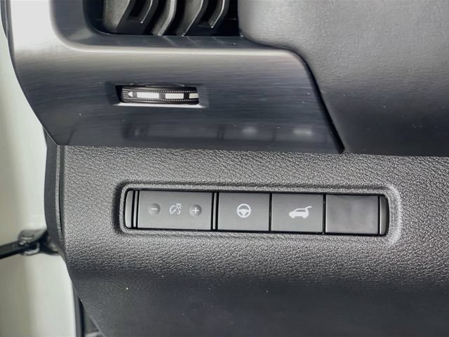 Used 2025 Nissan Pathfinder Rock Creek AWD/4WD image 11